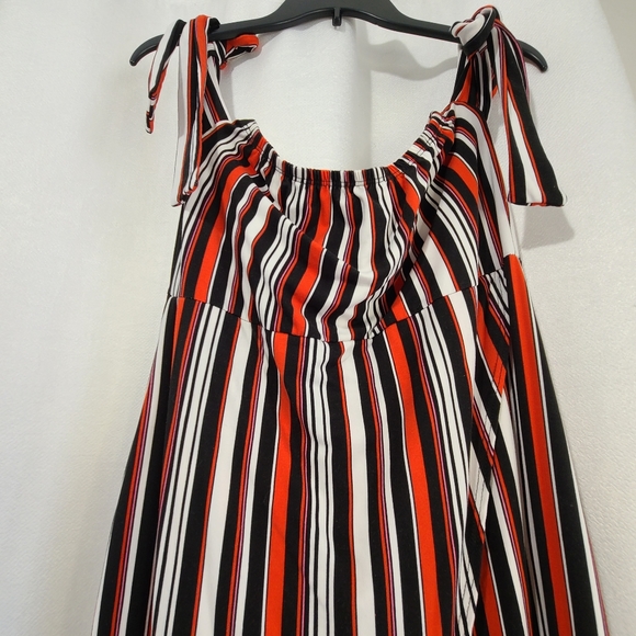 Stripped Slit Dress - Picture 3 of 4